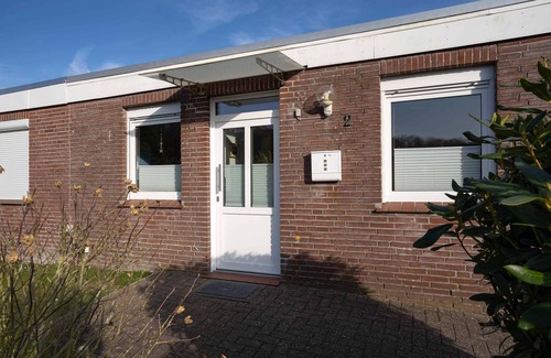 Berumbur Haus | Ferienhaus 'Haus Blauer Wacholder' mit privater Terrasse, privatem Garten und Wi-Fi