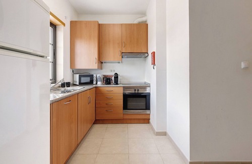Quinta do Anjo Wohnung | Ferienhaus "Palmela Village" mit gemeinschaftlich genutztem Pool, Balkon & WLAN