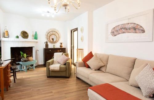 Niguelas Haus | Holiday Home Patio de las Granadas by Interhome