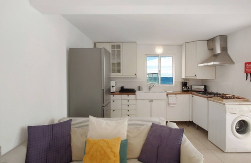 Jardim do Mar Haus | Ferienhaus 'The Yellow House' mit Meerblick, Balkon und Wi-Fi