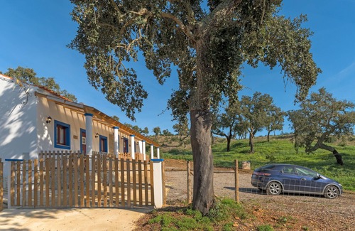 Sao Luis Wohnung | Ferienhaus 'Ti Vanda' mit Bergblick, Wi-Fi und Klimaanlage