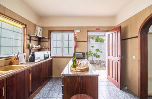Correeira Villa | Ferienhaus "Villa Sunflower Albufeira" mit privatem Garten, Pool und WLAN