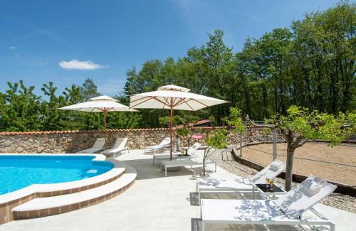 Vrlika Villa | Holiday home with swimming pool, wellness, horses and donkeys