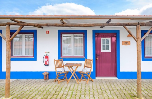 Sao Luis Wohnung | Ferienhaus 'Zé Maria' mit Bergblick, Wi-Fi und Klimaanlage