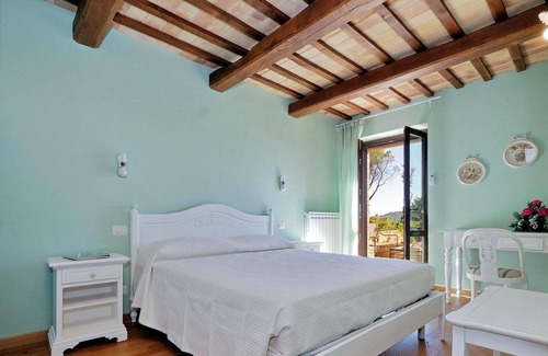 San Severino Marche Haus | Holiday house San Severino Marche for 1 - 11 persons with 5 bedrooms - Holiday home