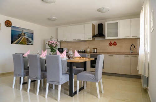 Divsici Haus | Ferienhaus Divsici für 1 - 4 Personen mit 2 Schlafzimmern - Ferienhaus