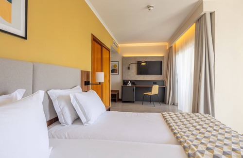 Correeira Hotel | Holiday Inn Algarve Albufeira by IHG