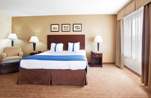 Aurora Hotel | Holiday Inn Aurora North - Naperville by IHG