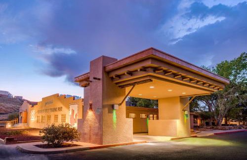 Chinle Hotel | Holiday Inn Canyon De Chelly-Chinle by IHG