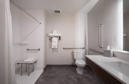 Hoffman Estates Hotel | Holiday Inn Express & Suites Chicago - Hoffman Estates by IHG