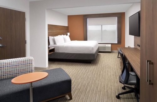 Linthicum Heights Hotel | Holiday Inn Express & Suites Baltimore - BWI Airport North by IHG