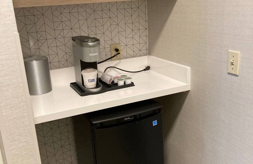 Fairlawn Hotel | Holiday Inn Express Akron NW - Fairlawn by IHG