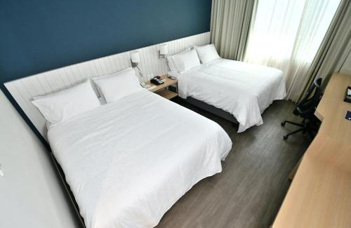 Asuncion Hotel | Holiday Inn Express Asuncion Aviadores by IHG