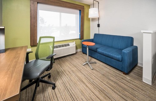 Vernon Hills Hotel | Holiday Inn Express Chicago Northwest-Vernon Hills by IHG