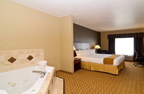 Fort Atkinson Hotel | Holiday Inn Express Hotel & Suites Fort Atkinson by IHG