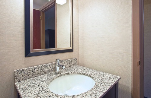 West Mifflin Hotel | Holiday Inn Express Hotel & Suites Pittsburgh West Mifflin by IHG