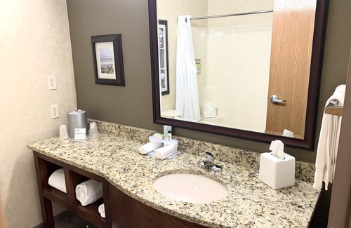 Holland Hotel | Holiday Inn Express Holland by IHG