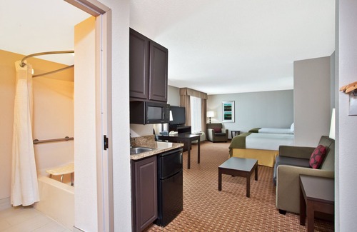 Harrington Hotel | Holiday Inn Express Hotel & Suites Harrington-Dover area, DE by IHG