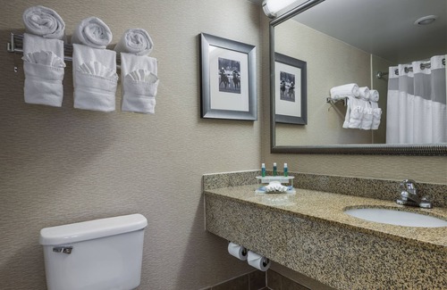Laurel Hotel | Holiday Inn Express Hotel and Suites Laurel by IHG