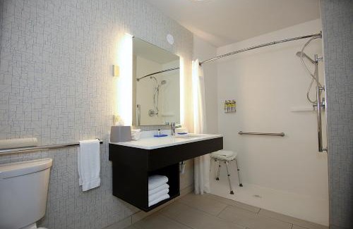 Ashland Hotel | Holiday Inn Express Hotel & Suites Ashland by IHG