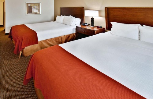 Dubuque Hotel | Holiday Inn Express Hotel & Suites - Dubuque West by IHG