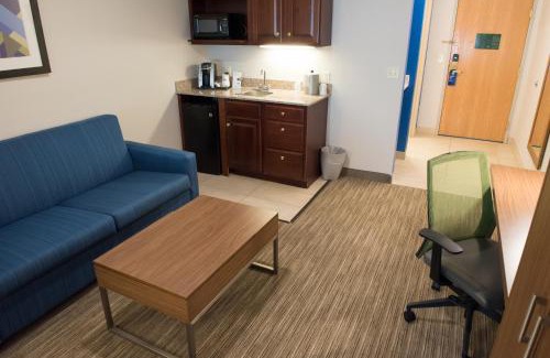 Elkhart Hotel | Holiday Inn Express Hotel & Suites Elkhart-South by IHG