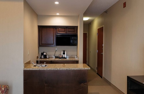 Olathe Hotel | Holiday Inn Express Hotel & Suites Olathe North by IHG