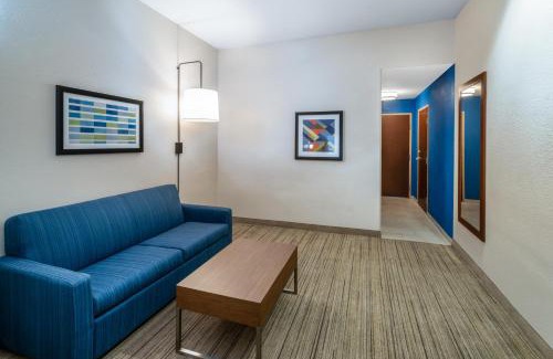 Talladega Hotel | Holiday Inn Express Hotel & Suites Talladega by IHG