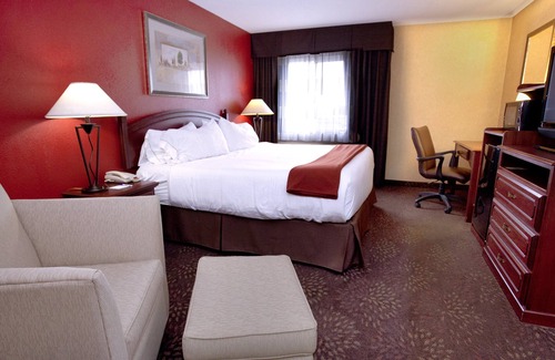 Jamestown Hotel | Holiday Inn Express Jamestown by IHG