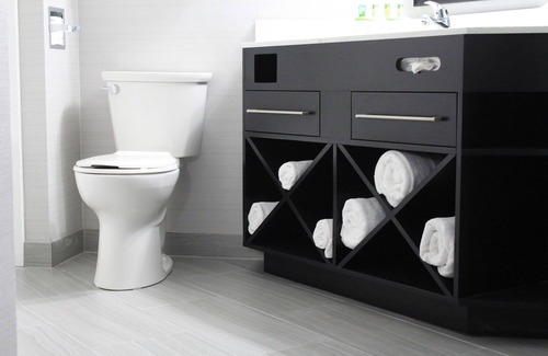 Janesville Hotel | Holiday Inn Express Janesville - I-90 & US Hwy 14 by IHG