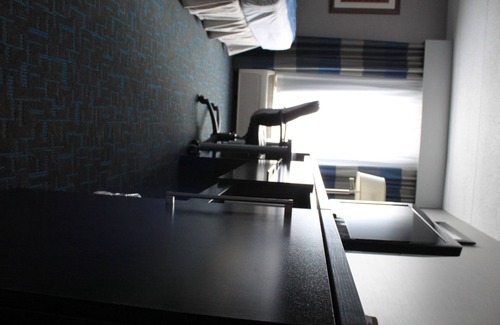 Janesville Hotel | Holiday Inn Express Janesville - I-90 & US Hwy 14 by IHG