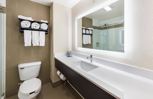 London Hotel | Holiday Inn Express London by IHG