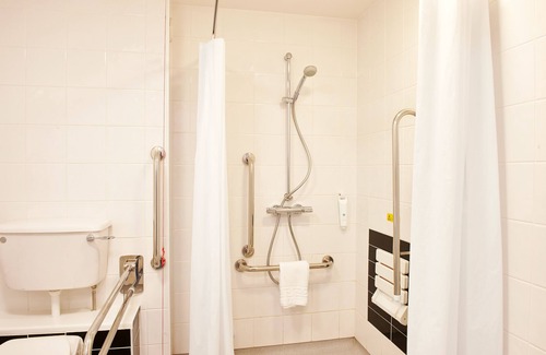 Broadheath Hotel | Holiday Inn Express Manchester Airport by IHG