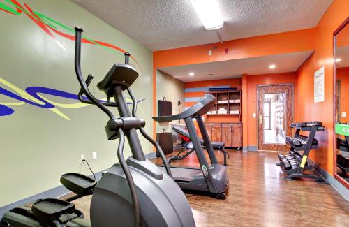 Marshfield Hotel | Holiday Inn Express Marshfield - Springfield Area by IHG