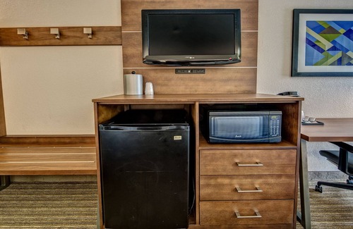 New Pathways Hotel | Holiday Inn Express Memphis Medical Center Midtown by IHG