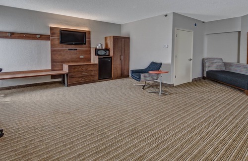 New Pathways Hotel | Holiday Inn Express Memphis Medical Center Midtown by IHG