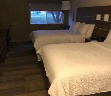 Mount Vernon Hotel | Holiday Inn Express Mt. Vernon by IHG