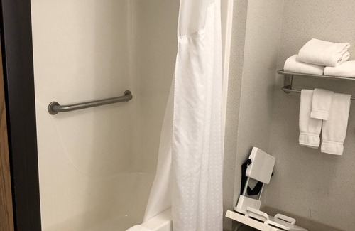 Mount Vernon Hotel | Holiday Inn Express Mt Vernon by IHG