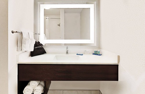 Little Woods Hotel | Holiday Inn Express New Orleans East by IHG