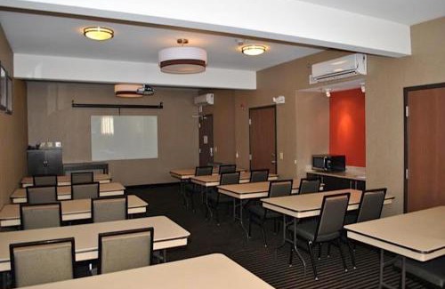 Homestead Hotel | Holiday Inn Express Pittsburgh - Munhall by IHG