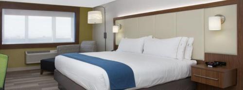 West Memphis Hotel | Holiday Inn Express & Suites West Memphis by IHG