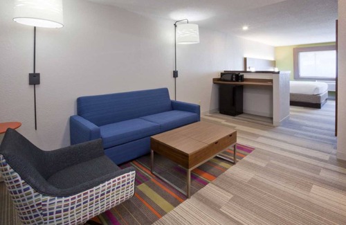 Golden Valley Hotel | Holiday Inn Express Minneapolis - Golden Valley by IHG