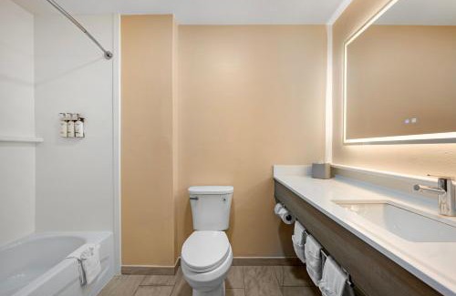 Indianapolis Hotel | Holiday Inn Express & Suites Indianapolis - East by IHG