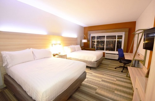 Perrysburg Hotel | Holiday Inn Express & Suites Toledo South - Perrysburg by IHG