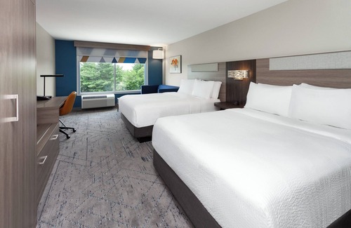 Reedsburg Hotel | Holiday Inn Express & Suites Reedsburg - Dells Area by IHG