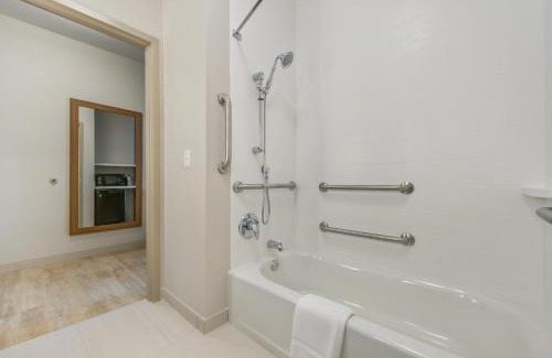 Carrollton Hotel | Holiday Inn Express & Suites - Carrollton West by IHG