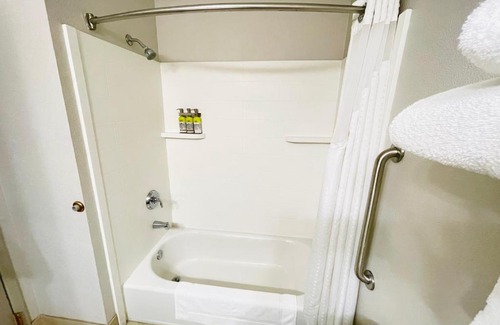 Shelbyville Hotel | Holiday Inn Express & Suites Shelbyville by IHG