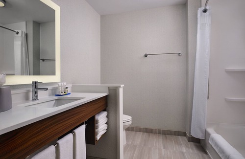 Fox Valley Hotel | Holiday Inn Express & Suites Lockport by IHG