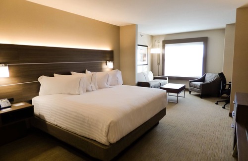 Plymouth Hotel | Holiday Inn Express & Suites Plymouth - Ann Arbor Area by IHG