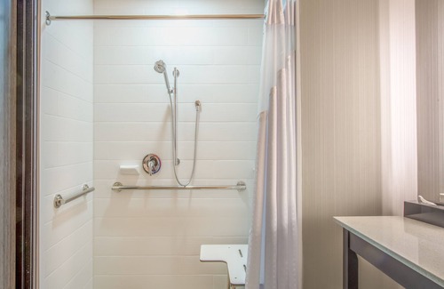 Shawnee Hotel | Holiday Inn Express & Suites Shawnee-Kansas City West by IHG